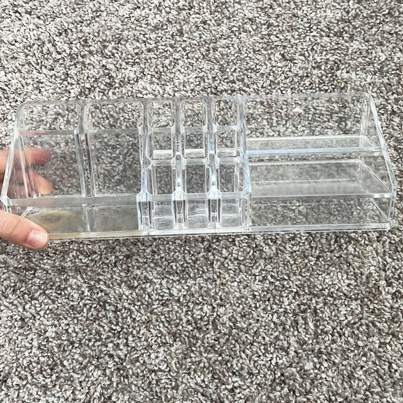 Acrylic makeup organizer/ container/holder (clear plastic) - Picture 4 of 4